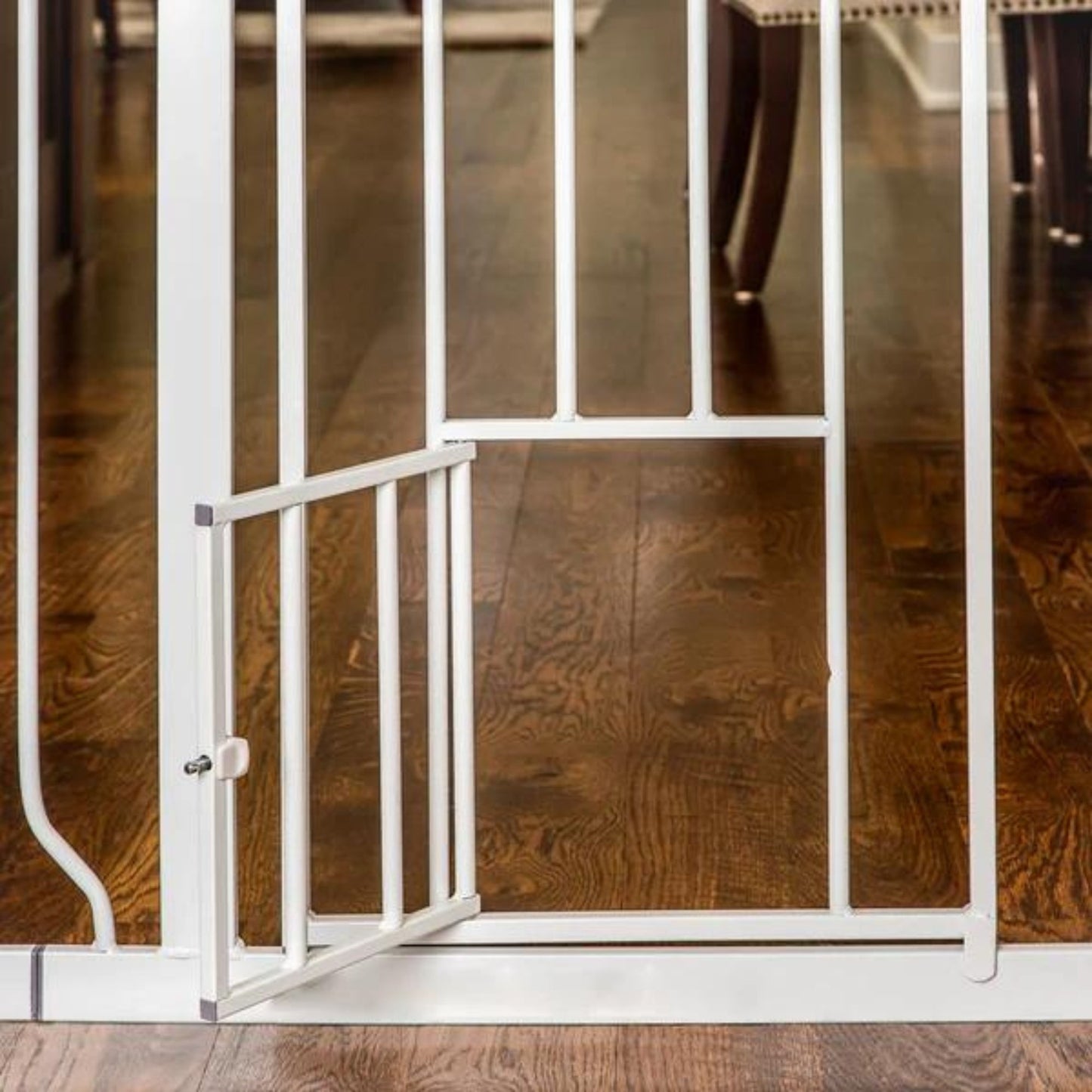 Carlson Expandable Extra Tall Gate w/ Slide Handle White 29-52 X 41in.